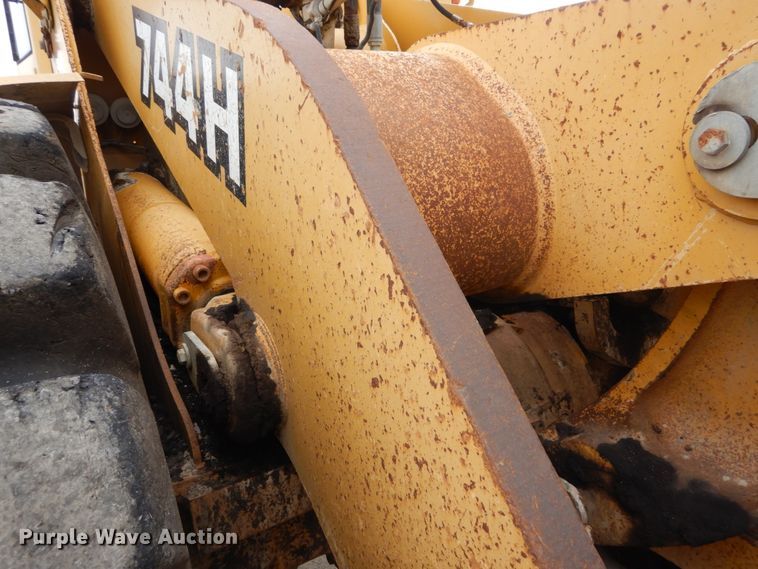 image for item HV9525 2000 John Deere 744H  wheel loader