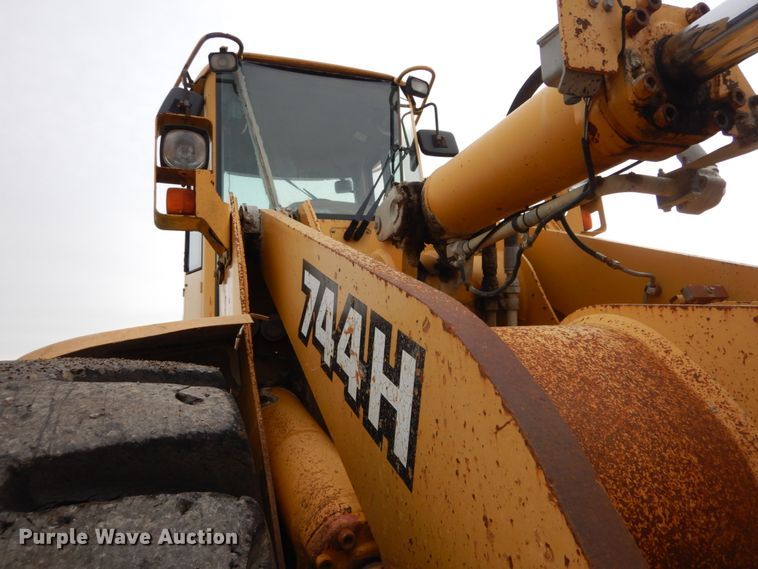 image for item HV9525 2000 John Deere 744H  wheel loader