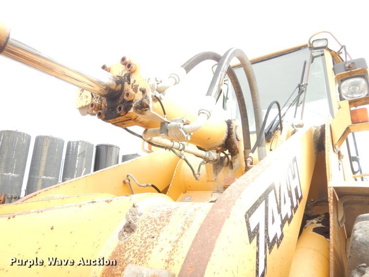 image for item HV9525 2000 John Deere 744H  wheel loader