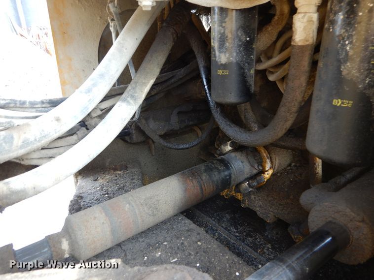 image for item HV9525 2000 John Deere 744H  wheel loader