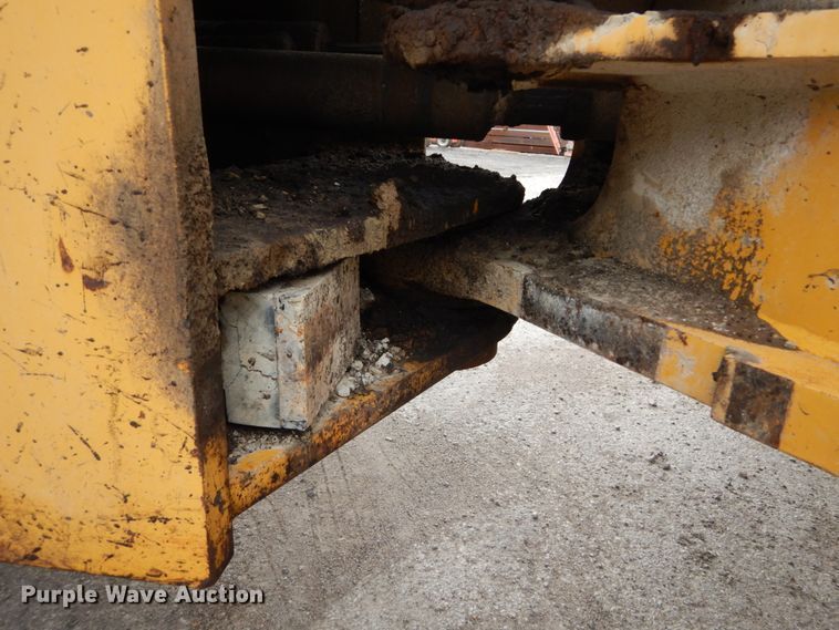 image for item HV9525 2000 John Deere 744H  wheel loader