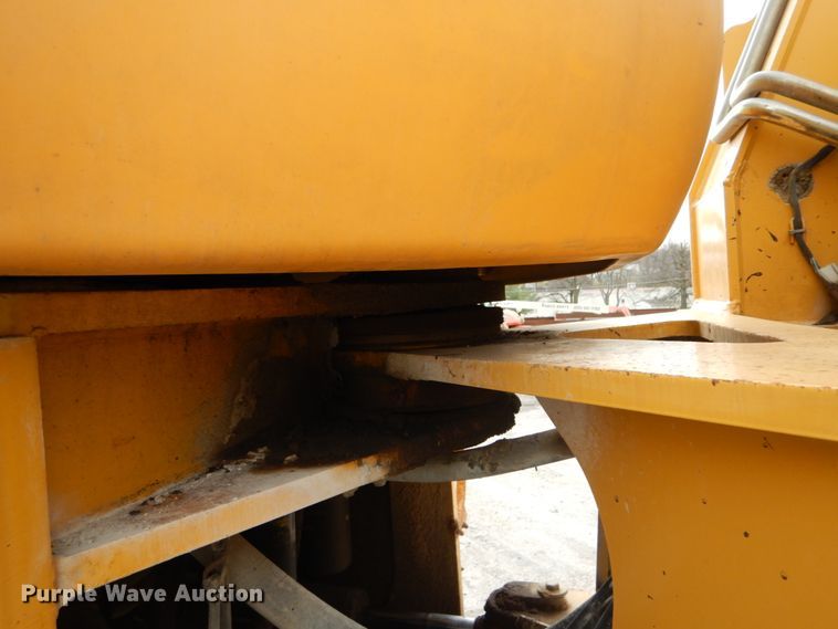 image for item HV9525 2000 John Deere 744H  wheel loader