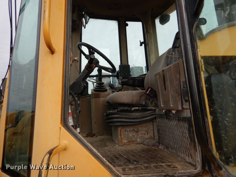 image for item HV9525 2000 John Deere 744H  wheel loader