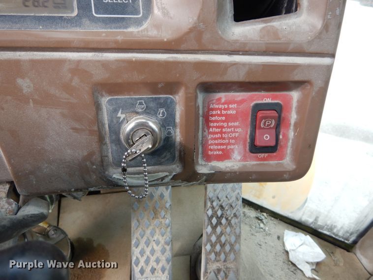 image for item HV9525 2000 John Deere 744H  wheel loader