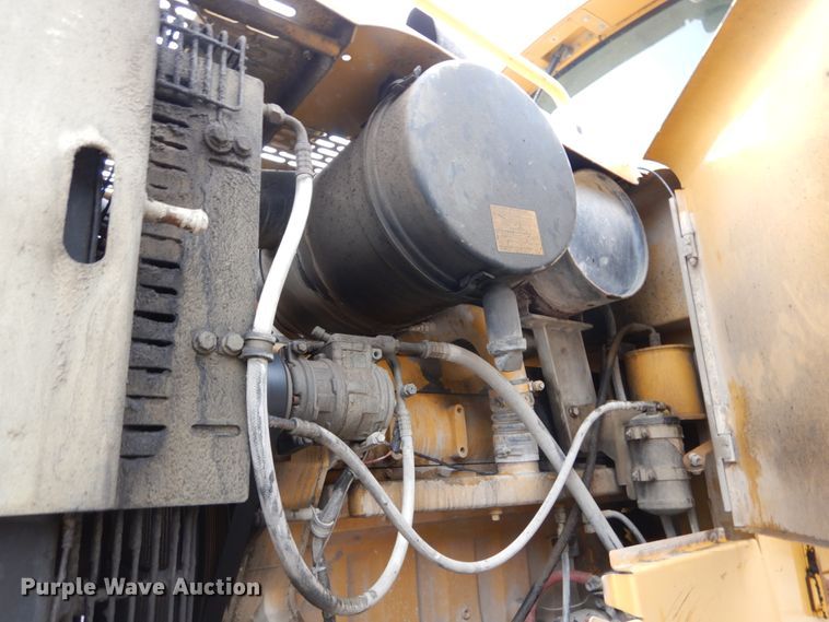 image for item HV9525 2000 John Deere 744H  wheel loader