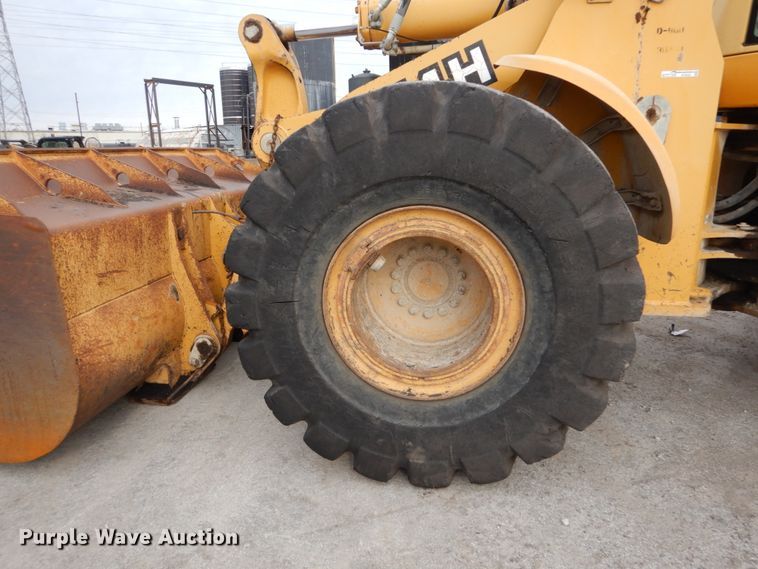 image for item HV9525 2000 John Deere 744H  wheel loader