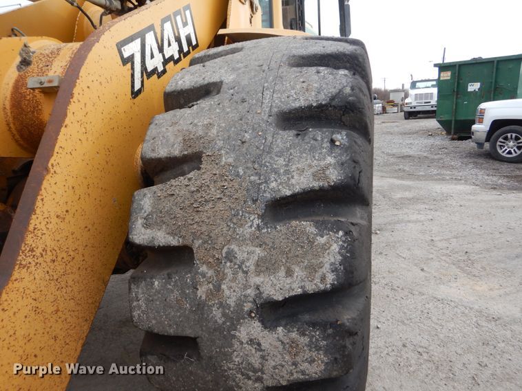 image for item HV9525 2000 John Deere 744H  wheel loader