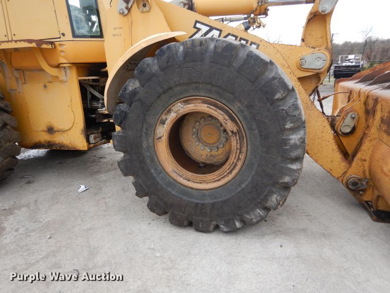 image for item HV9525 2000 John Deere 744H  wheel loader