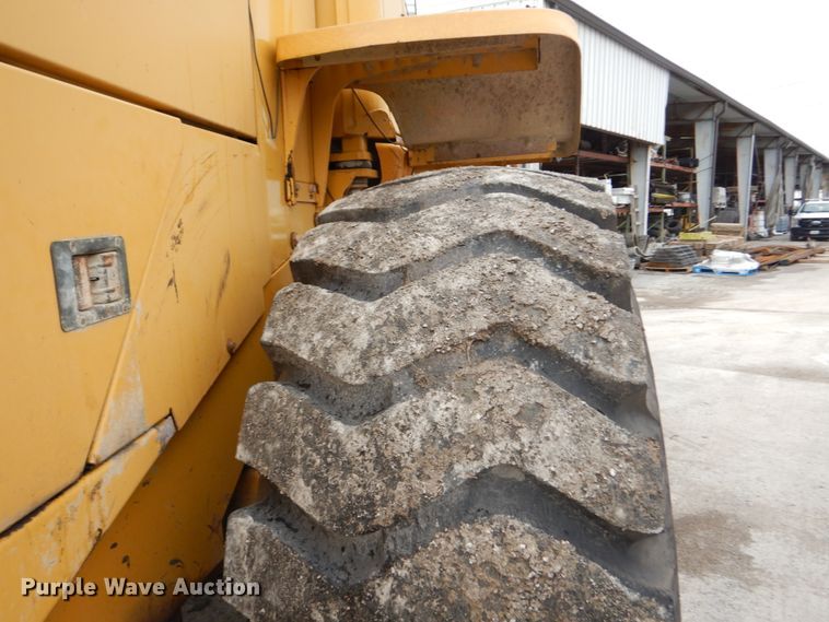 image for item HV9525 2000 John Deere 744H  wheel loader