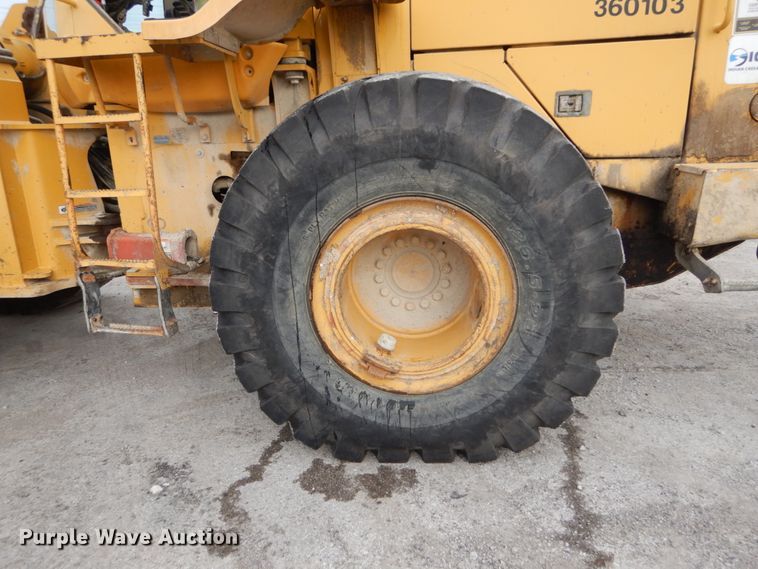image for item HV9525 2000 John Deere 744H  wheel loader