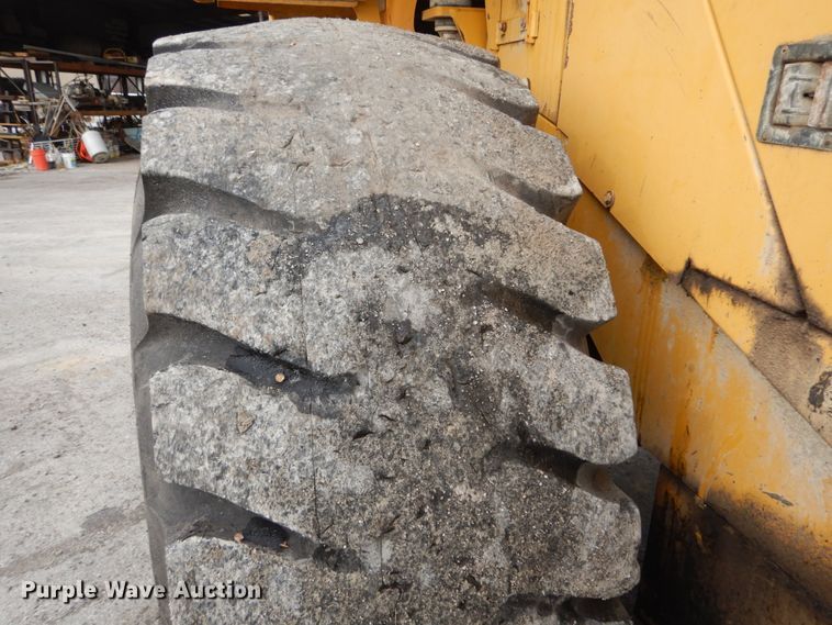 image for item HV9525 2000 John Deere 744H  wheel loader