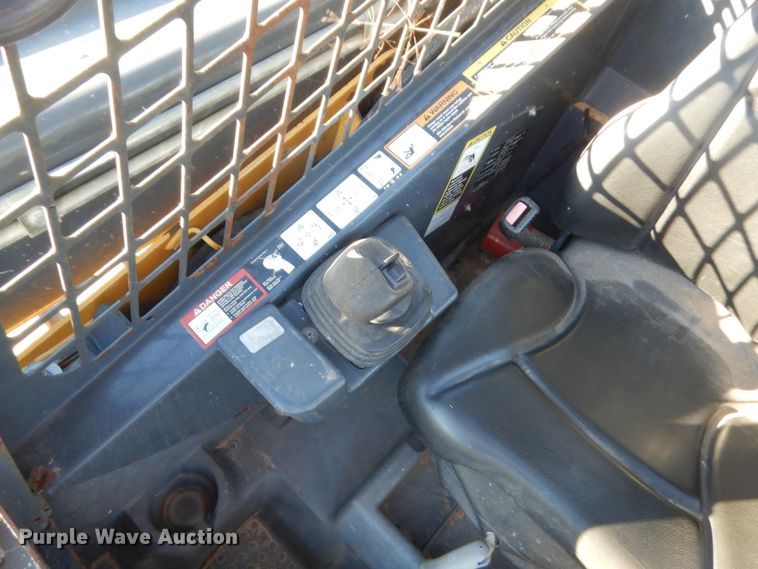 image for item HW9143 2014 John Deere 319E  tracked skid steer loader