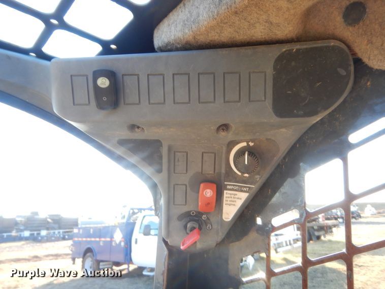 image for item HW9143 2014 John Deere 319E  tracked skid steer loader