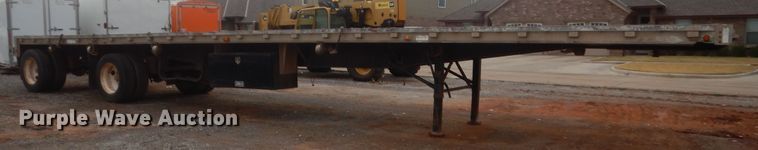 image for item HW9173 1995 Wilson CF-900 flatbed trailer