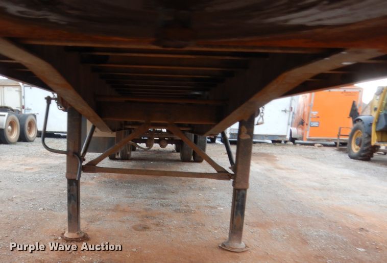 image for item HW9173 1995 Wilson CF-900 flatbed trailer