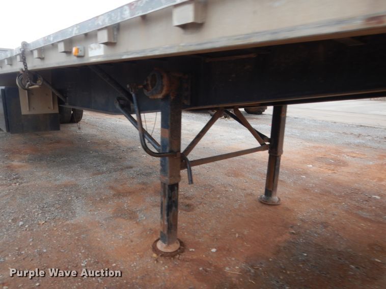 image for item HW9173 1995 Wilson CF-900 flatbed trailer