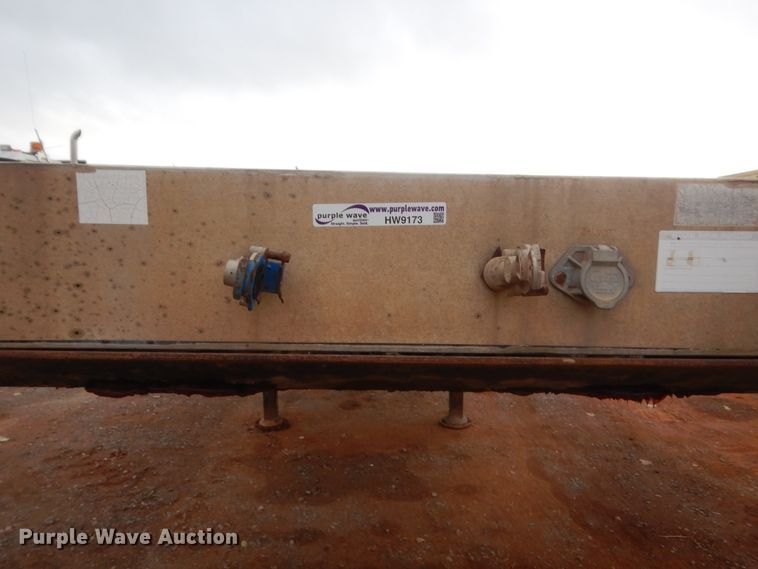 image for item HW9173 1995 Wilson CF-900 flatbed trailer