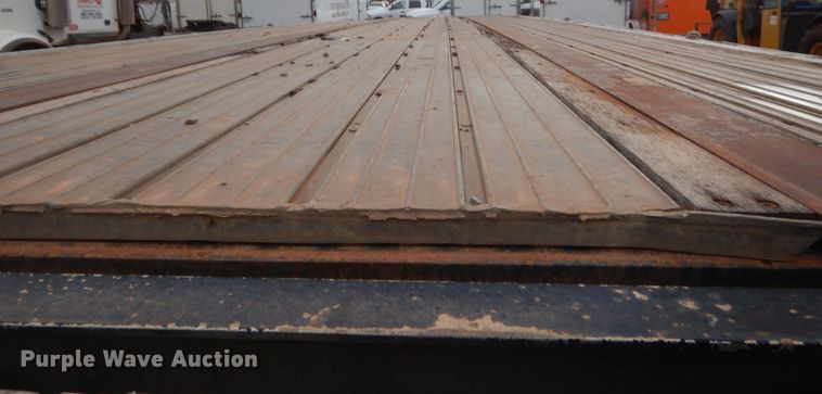 image for item HW9173 1995 Wilson CF-900 flatbed trailer