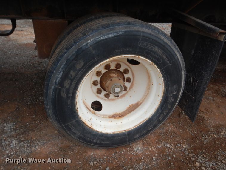 image for item HW9173 1995 Wilson CF-900 flatbed trailer