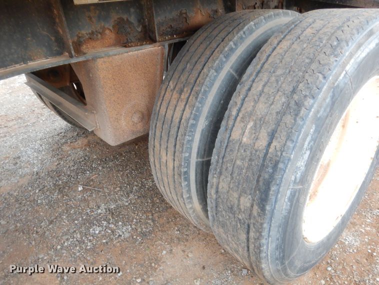 image for item HW9173 1995 Wilson CF-900 flatbed trailer