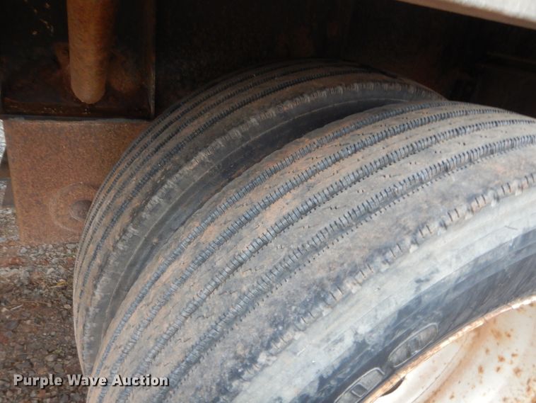 image for item HW9173 1995 Wilson CF-900 flatbed trailer