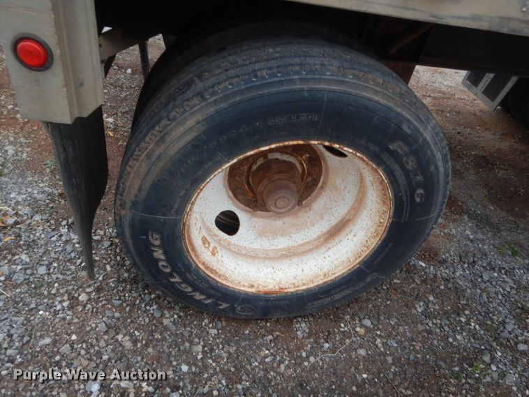 image for item HW9173 1995 Wilson CF-900 flatbed trailer