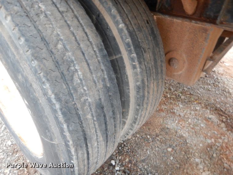 image for item HW9173 1995 Wilson CF-900 flatbed trailer