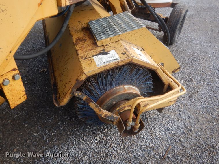 image for item HW9175 Rosco RB48  broom