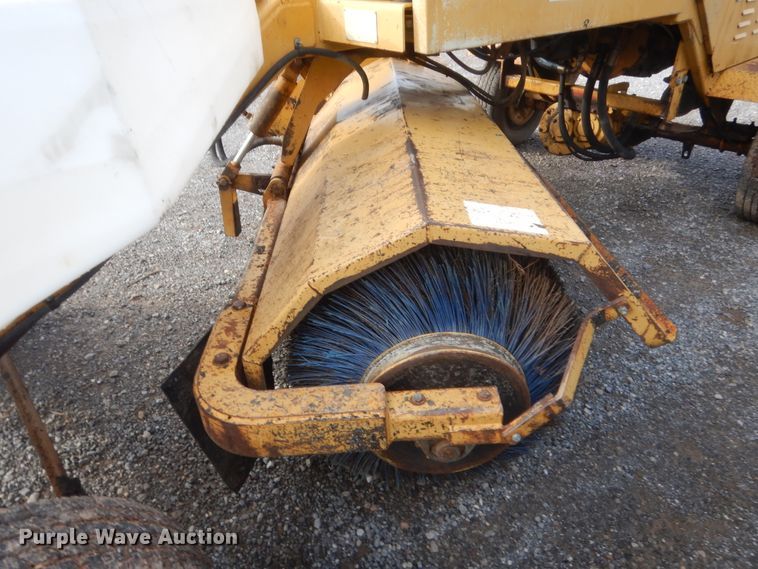 image for item HW9175 Rosco RB48  broom