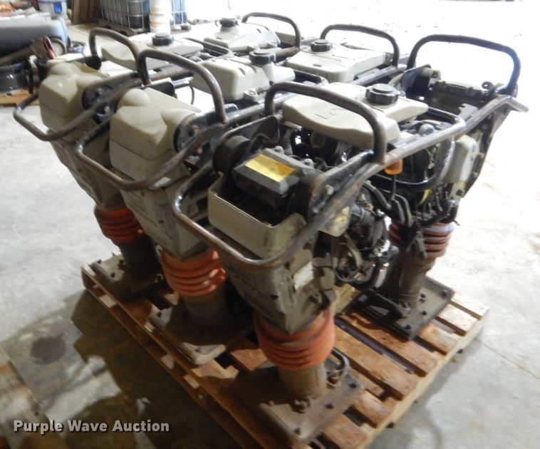 image for item HW9182 Approximately 6 Mikasa MTX-70 plate compactor