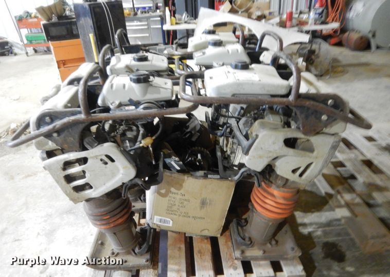 image for item HW9182 Approximately 6 Mikasa MTX-70 plate compactor