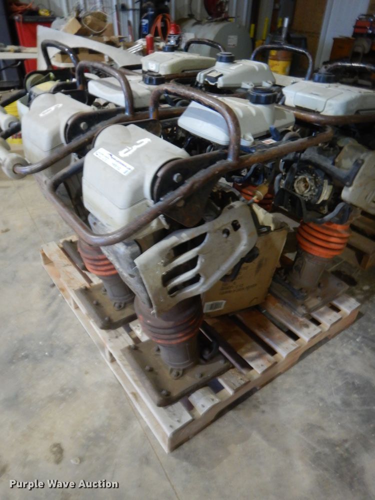 image for item HW9182 Approximately 6 Mikasa MTX-70 plate compactor