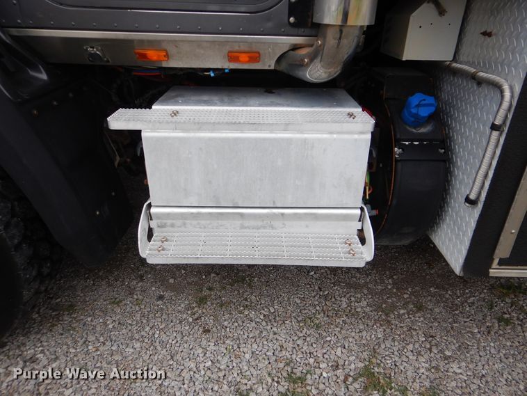 image for item HX9008 2015 Caterpillar CT660  vacuum truck