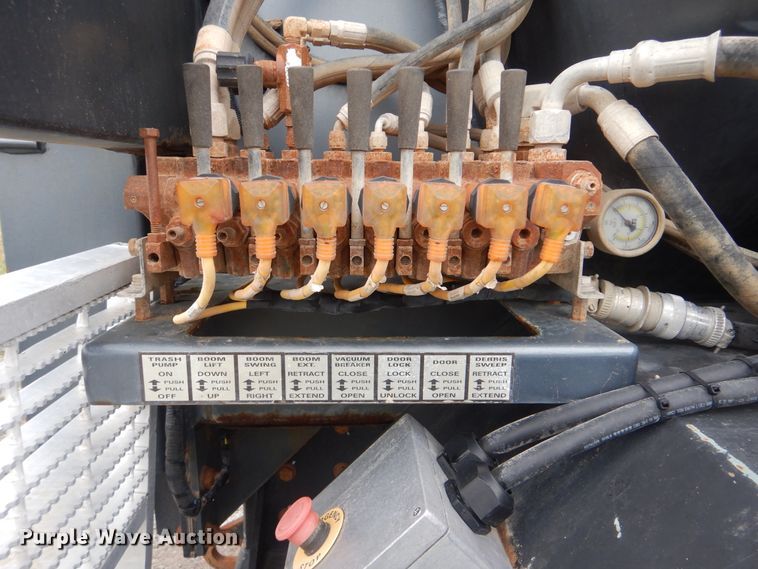 image for item HX9008 2015 Caterpillar CT660  vacuum truck