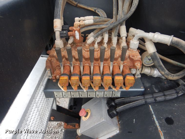 image for item HX9008 2015 Caterpillar CT660  vacuum truck