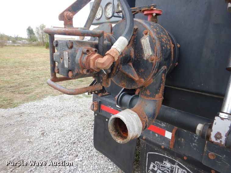 image for item HX9008 2015 Caterpillar CT660  vacuum truck