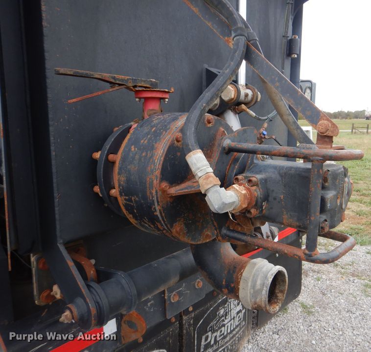 image for item HX9008 2015 Caterpillar CT660  vacuum truck