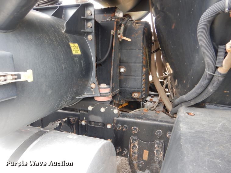 image for item HX9008 2015 Caterpillar CT660  vacuum truck