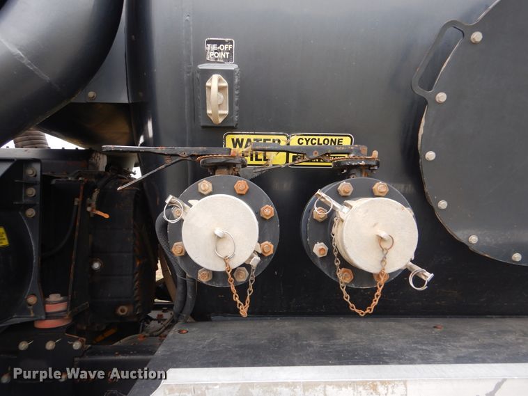 image for item HX9008 2015 Caterpillar CT660  vacuum truck