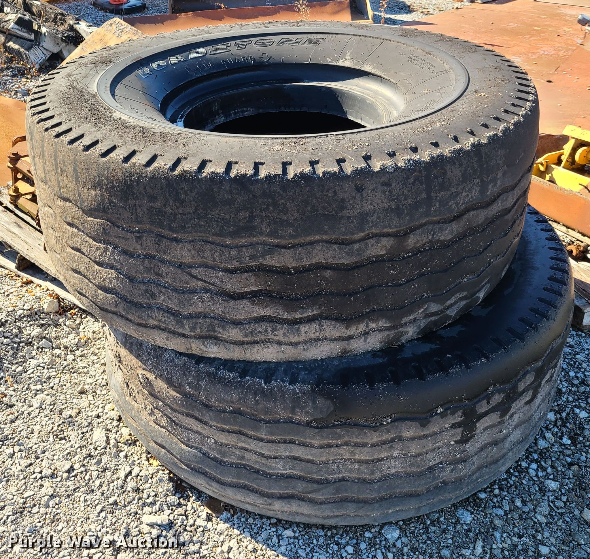 (2) Roadstone Headmaster 21x25 tires in Kansas City, MO Item HE9917