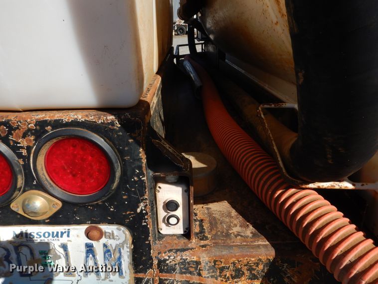 image for item DH0551 2010 Vacstar 800DT  vacuum excavator