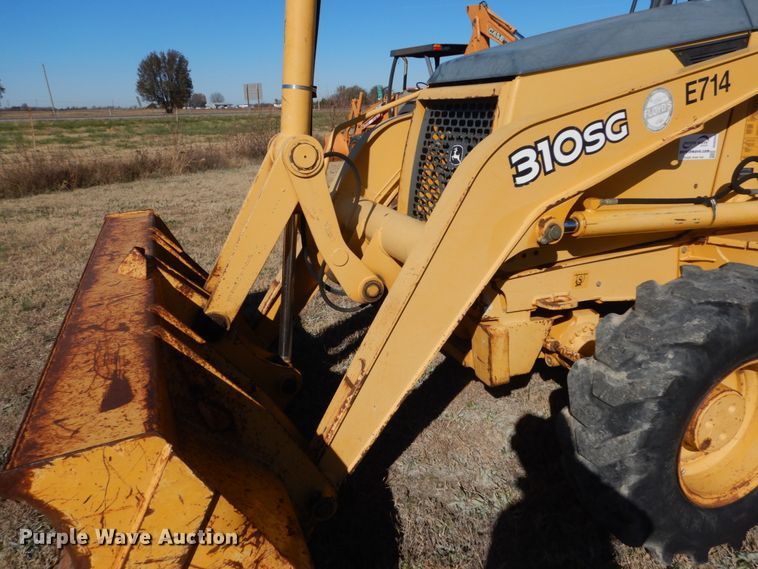 image for item DH0553 2006 John Deere 310SG  backhoe