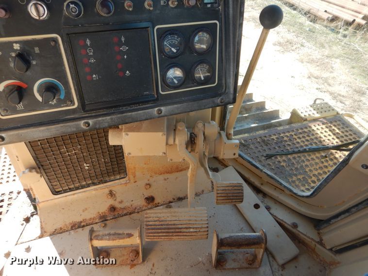 image for item DH0554 1998 Caterpillar D8R  cable plow