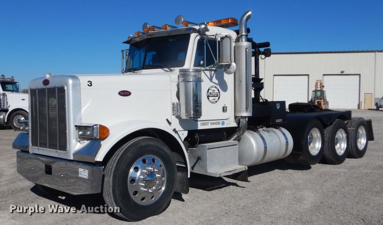 image for item DH0555 2005 Peterbilt 379  semi truck