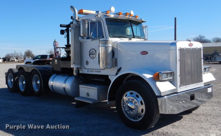 image for item DH0555 2005 Peterbilt 379  semi truck