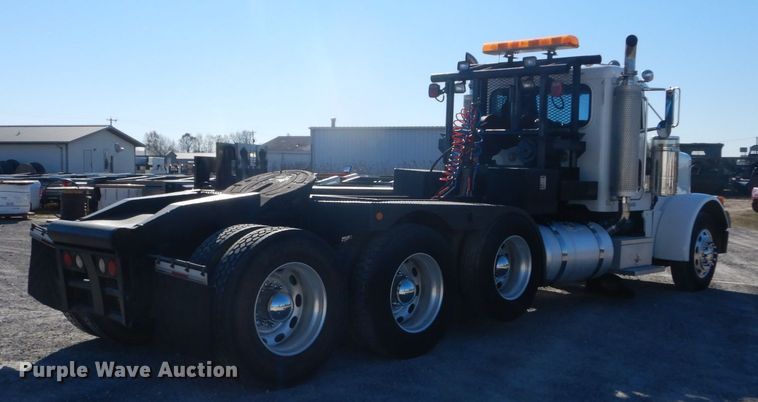 image for item DH0555 2005 Peterbilt 379  semi truck