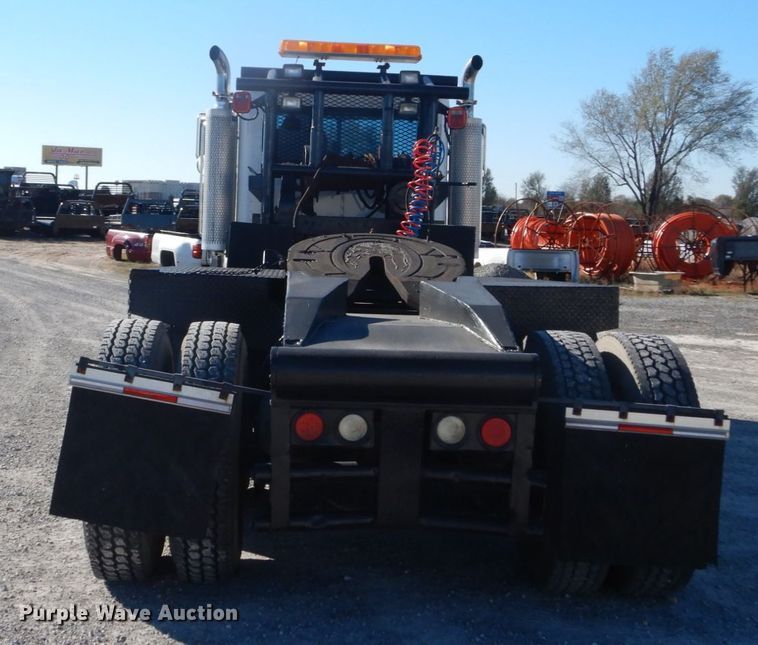 image for item DH0555 2005 Peterbilt 379  semi truck