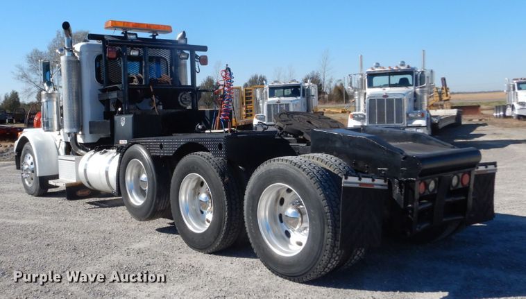 image for item DH0555 2005 Peterbilt 379  semi truck