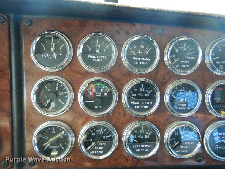 image for item DH0555 2005 Peterbilt 379  semi truck