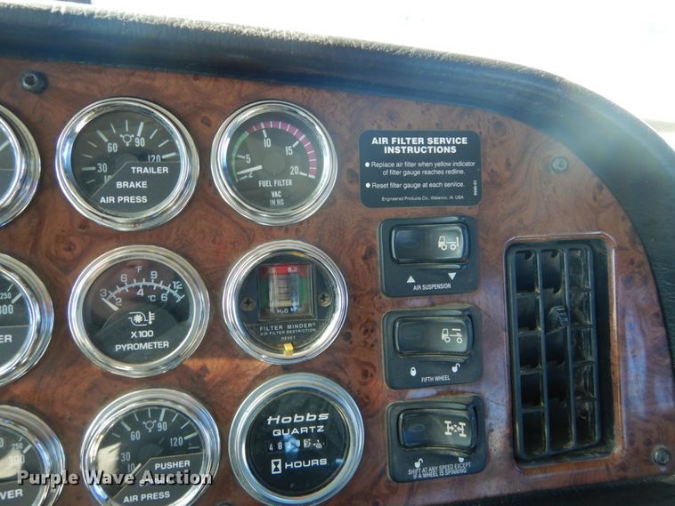 image for item DH0555 2005 Peterbilt 379  semi truck